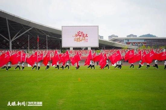 美军与索马里军队发生了激战，结果美军有18人阵亡，73人受伤，索马里军队有上百人阵亡。